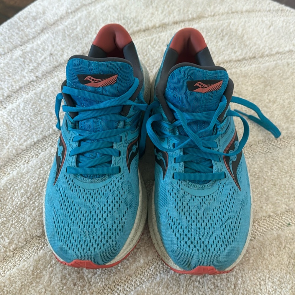 Saucony Women's Triumph 20 Running Shoe size 7.5